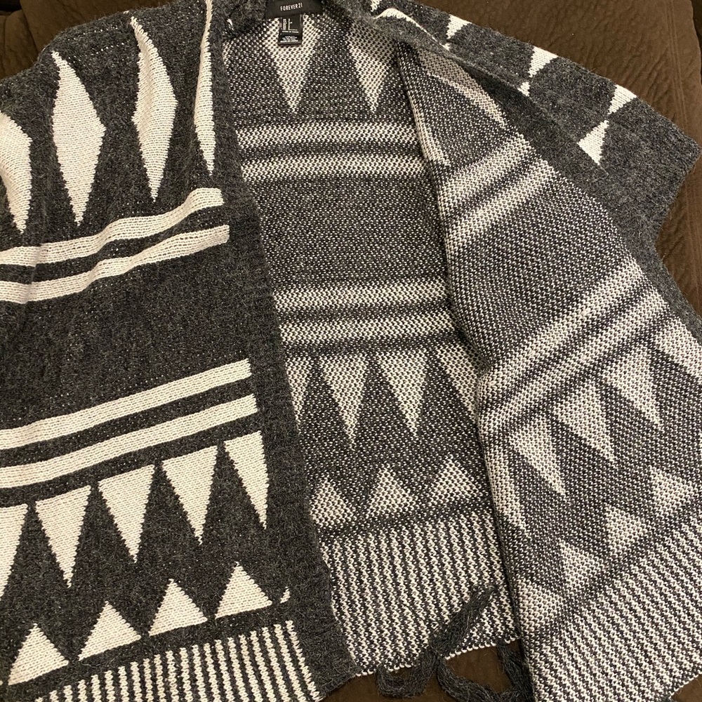 Poncho - Picture 2 of 4
